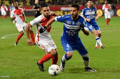 الكوثري وحجي وبصير ودعوا قسم الأضواء