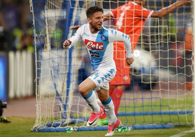 روما ونابولي يحافظان على آمالهما في اللقب