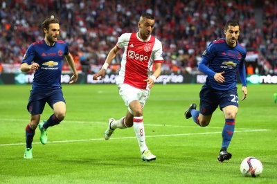 كماشة مورينيو تخنق زياش وتحرمه من اللقب