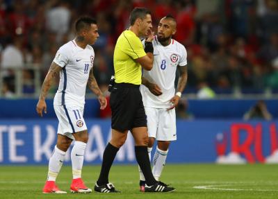 كأس القارات: حكم الفيديو يخطف الأنظار في فوز شيلي على الكامرون
