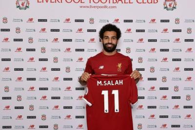 المصري محمد صلاح يوقع على عقد  طويل الأمد  مع ليفربول