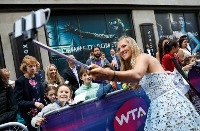 أزارينكا تتطلع لمشاركة استثنائية في ويمبلدون بعد الإنجاب