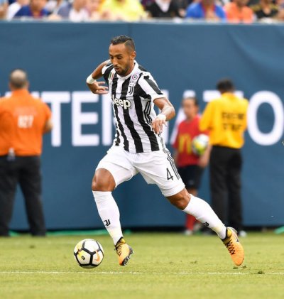 بنعطية يقود دفاع اليوفي أمام توتنهام