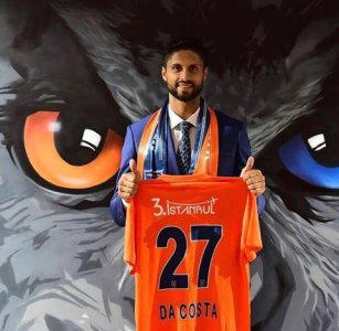 داكوسطا سقط بثلاثية