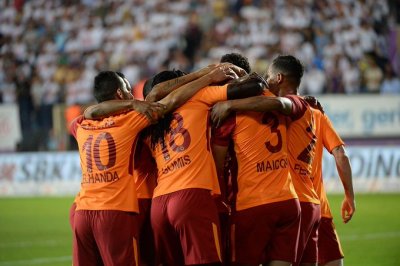 بلهندة وغلطة سراي بالعلامة الكاملة