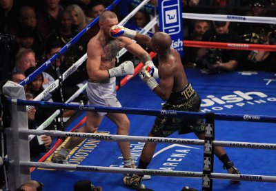 ملاكمة: الخبير مايويذر يتفوق على الشجاع ماكغريغور في  نزال الملايين 