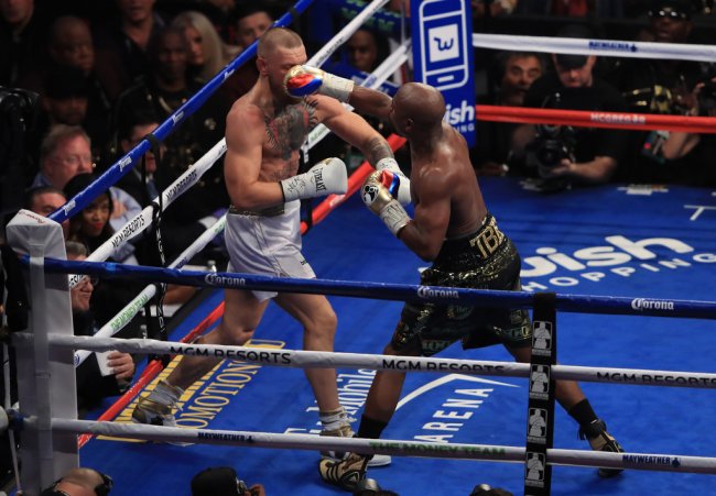 ملاكمة: الخبير مايويذر يتفوق على الشجاع ماكغريغور في  نزال الملايين 