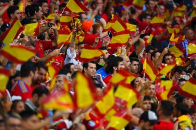 إنييستا يشيد بجماهير سانتياغو برنابيو