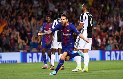 ميسي يؤكد مجددا مكانته بين العظماء ويخفف الضغط عن بارتوميو