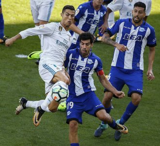 هذا ما قام به قائد ألافيس بعد نهاية المباراة امام الريال