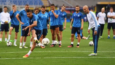 زيدان يستغني عن 7 لاعبين اليوم أمام إيبار