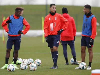 منديل بديل متفرج أمام مارسيليا