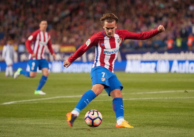 رئيس أتلتيكو مدريد: غريزمان باق مع الفريق