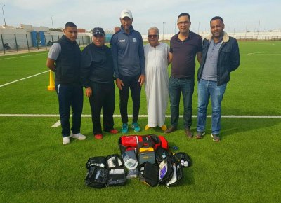 أ.الدشيرة يتسلم حقيبة طبية مجهزة هدية من الدكتور هيفتي