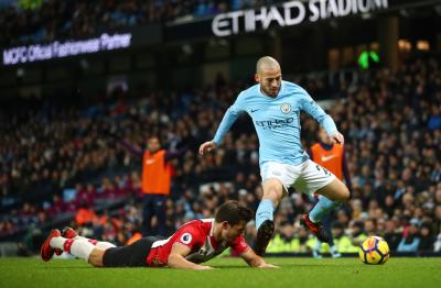 ديفيد سيلفا يوقع عقدا جديدا مع مانشستر سيتي