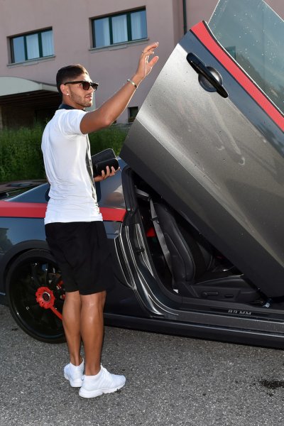 لهذا السبب يتواجد لزعر ببرشلونة