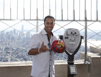 رونالدينيو يعلن اعتزاله بشكل نهائي العام المقبل