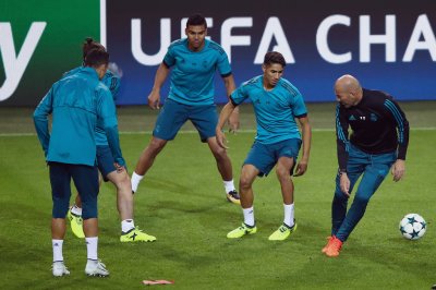 حكيمي يغيب عن لائحة ريال مدريد