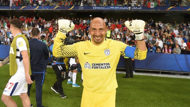 حارس باتشوكا يدخل التاريخ