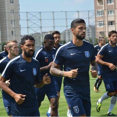 داكوسطا يعود للرسمية ويتألق