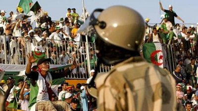 سقوط قتيل في الجزائر في أحداث شغب بين مشجعين لكرة القدم