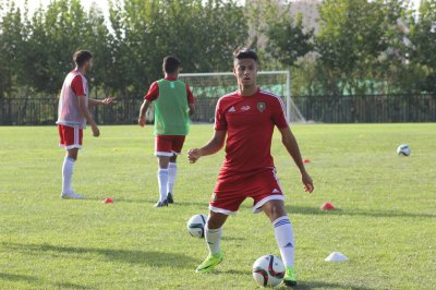 فوت يراقب تطور مستوى لاعب ميلان