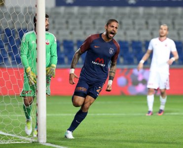 داكوسطا يعود بقوة ويتوج بلقب الخريف