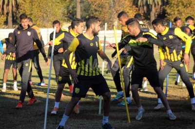 لاعبو المغرب الفاسي يرفضون العودة للتداريب