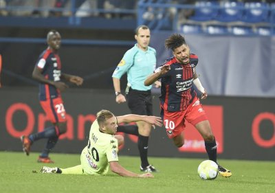 الآلام تعاود فخذ آيت بناصر