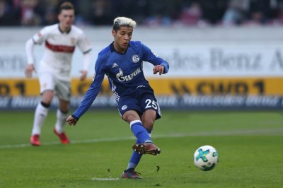 حارث يضغط على الزر الثالث