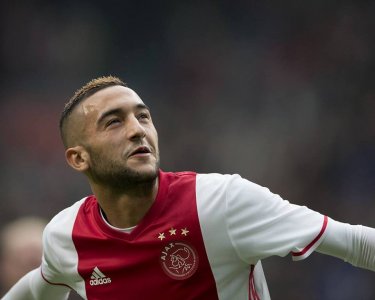 زياش يعود للتهديف من ضربة خطأ بديعة