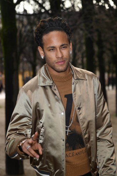 فيفا يؤكد توصله بشكوى نيمار في حق برشلونة