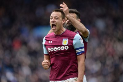 جون تيري يفكر في تمديد عقده مع أسطون فيلا