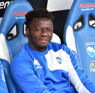 لاكورونيا يعزز صفوفه بالمخضرم مونتاري