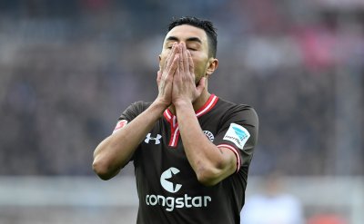 بوهدوز يصطدم بالقائم ويكتفي بالتمرير