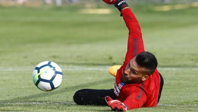 الحارس مويا ينضم لريال سوسيداد وأتليتيكو يواصل بيع لاعبيه