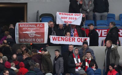 جماهير أرسنال تطالب فينغر بالرحيل