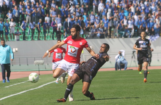 قمة الدورة 22 بين حسنية أكادير واتحاد طنجة تنتهي بالتعادل