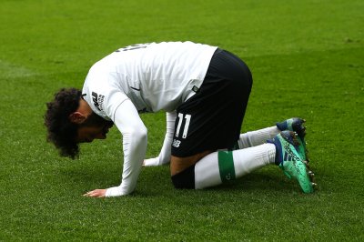 17 شخصا في بريطانيا أسلموا اقتداء بأخلاق محمد صلاح