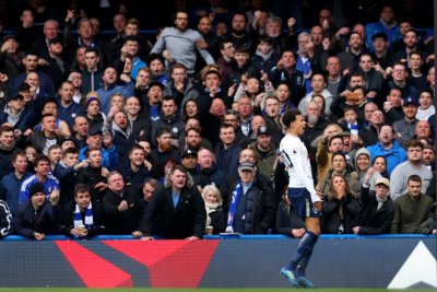 حرب في لندن بين جماهير تشيلسي وجماهير طوطنهام