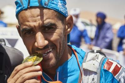 ماراطون الرمال: رشيد المرابطي يتوج باللقب للمرة السادسة في مسيرته