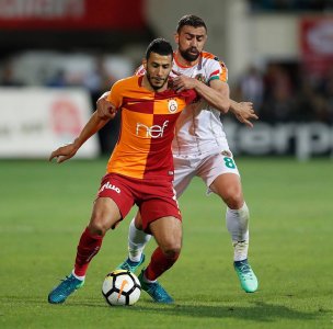 بلهندة يتناوب على صدارة البطولة التركية