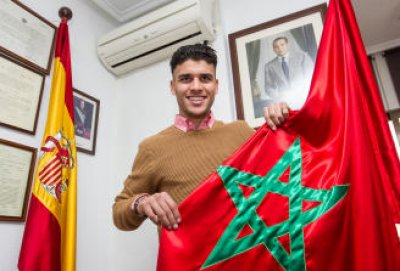 لاعب برشلونة بالمنتخب الوطني