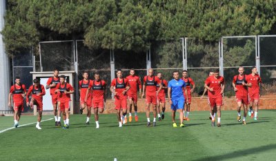 بالصور.. تداريب شاقة لأسود الأطلس قبل السفر لسويسرا