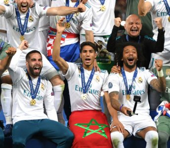 حكيمي يدخل التاريخ والعلم الوطني يرفرف بكييف