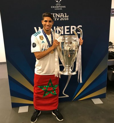 حكيمي يحتفل بذات الأذنين بمدريد ويسافر لجنيف