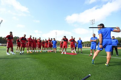 بالصور.. الفريق الوطني طار على سويسرا