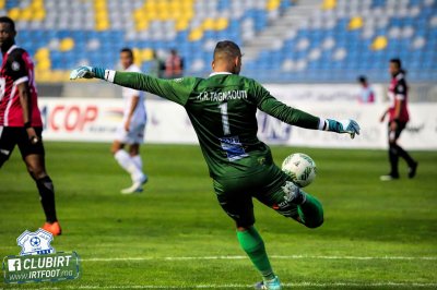 الدفاع يفاوض التكناوتي وحارسا يمارس بأوروبا