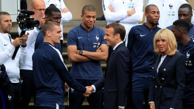 الرئيس الفرنسي: كنت لاعب كرة قدم وهذا هو المركز الذي كنت ألعب فيه