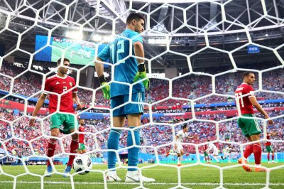  فيفا  تفاجئ الحارس المغربي منير المحمدي